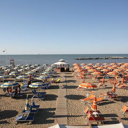 Hotel Villa Dina Ріміні Екстер'єр фото