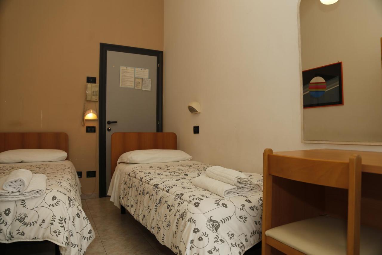 Hotel Villa Dina Ріміні Екстер'єр фото