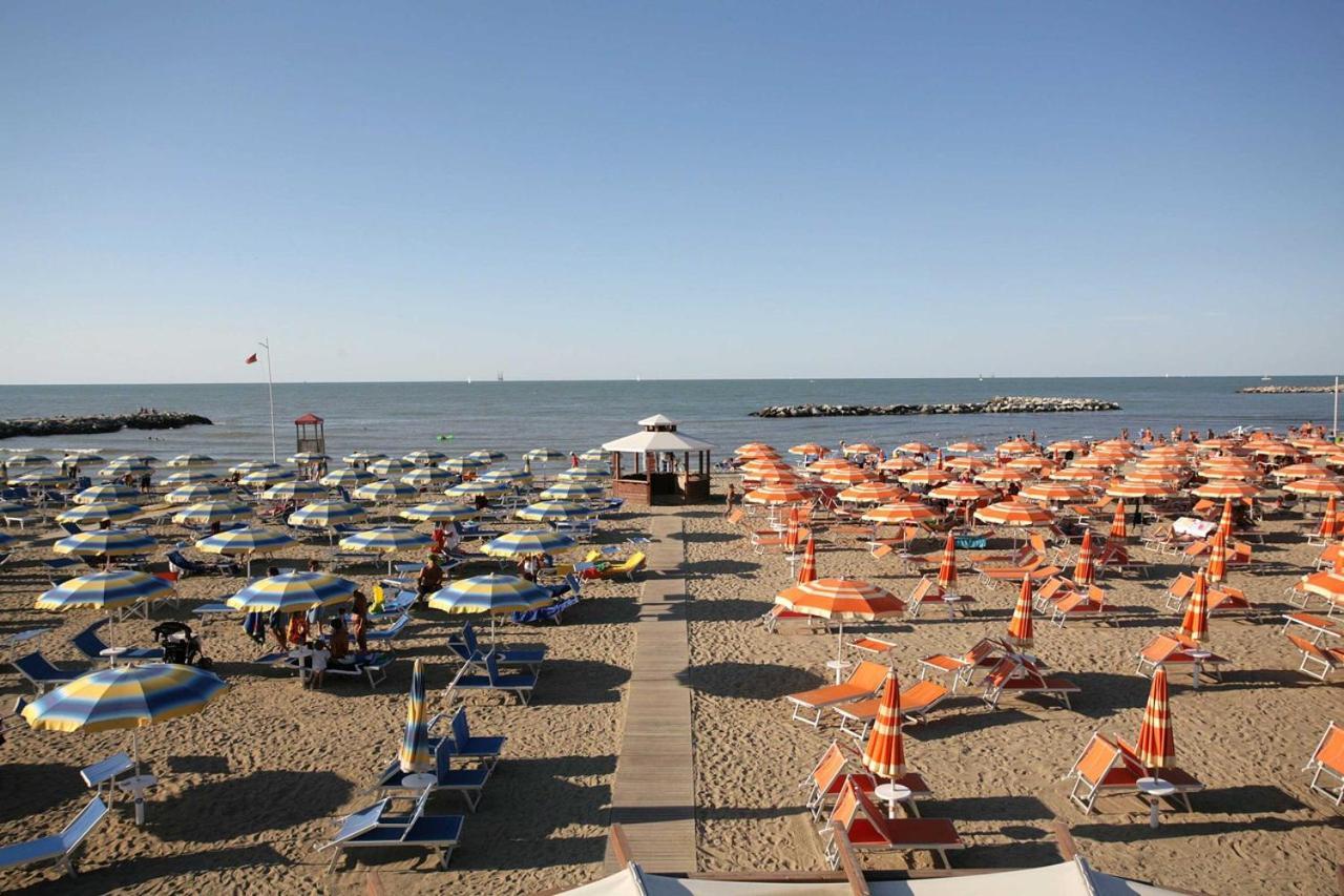 Hotel Villa Dina Ріміні Екстер'єр фото