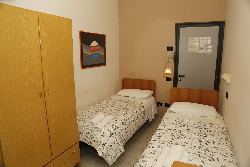 Hotel Villa Dina Ріміні Екстер'єр фото