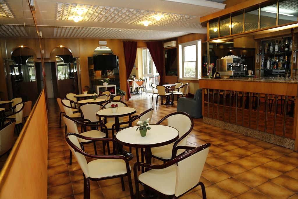 Hotel Villa Dina Ріміні Екстер'єр фото