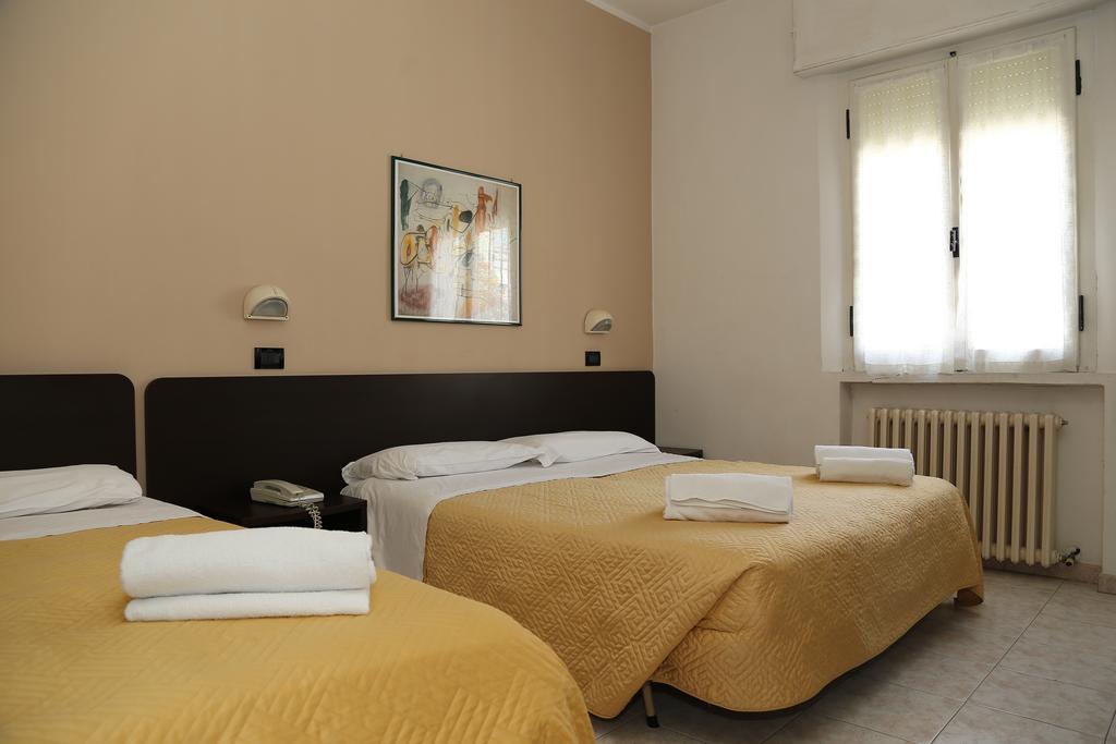 Hotel Villa Dina Ріміні Екстер'єр фото