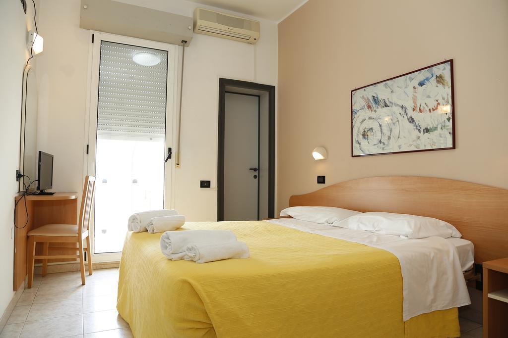 Hotel Villa Dina Ріміні Екстер'єр фото